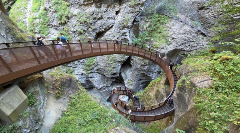Helix-Treppenanlage der Liechtensteinklamm von oben aus gesehen